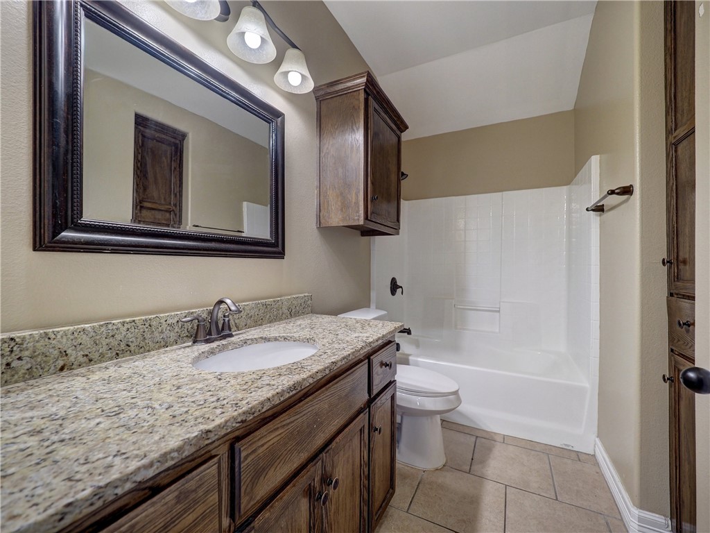 1125 Fallow Lane Corpus Christi, TX 78418 - Photo 25 of 32 Second Bathroom