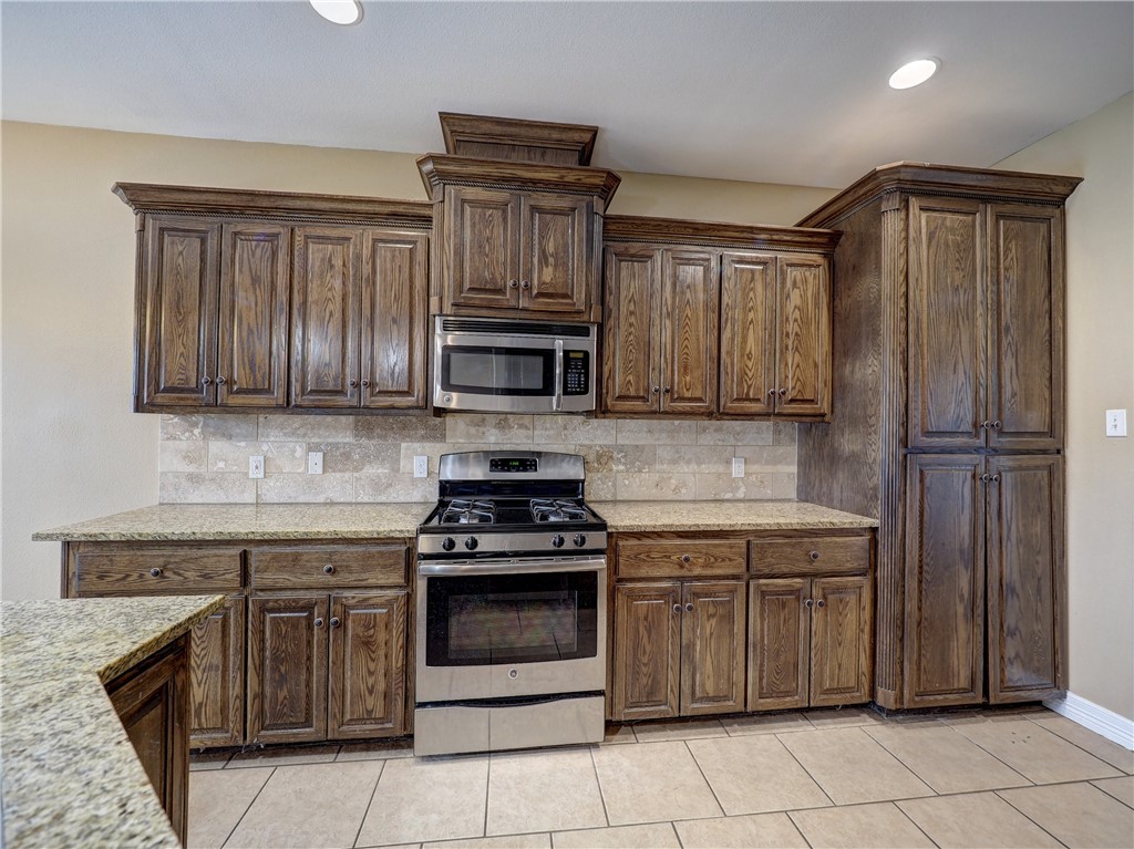 1125 Fallow Lane Corpus Christi, TX 78418 - Photo 7 of 32 Kitchen