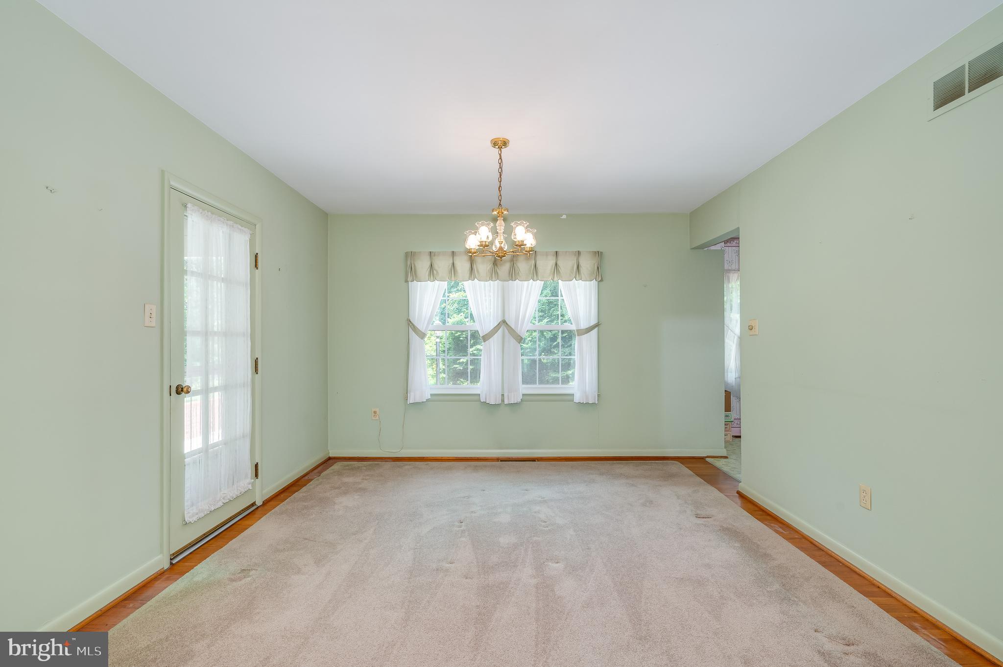 7663 Summit Point Road Charles Town, WV 25414 - Photo 35 of 68 DINING ROOM