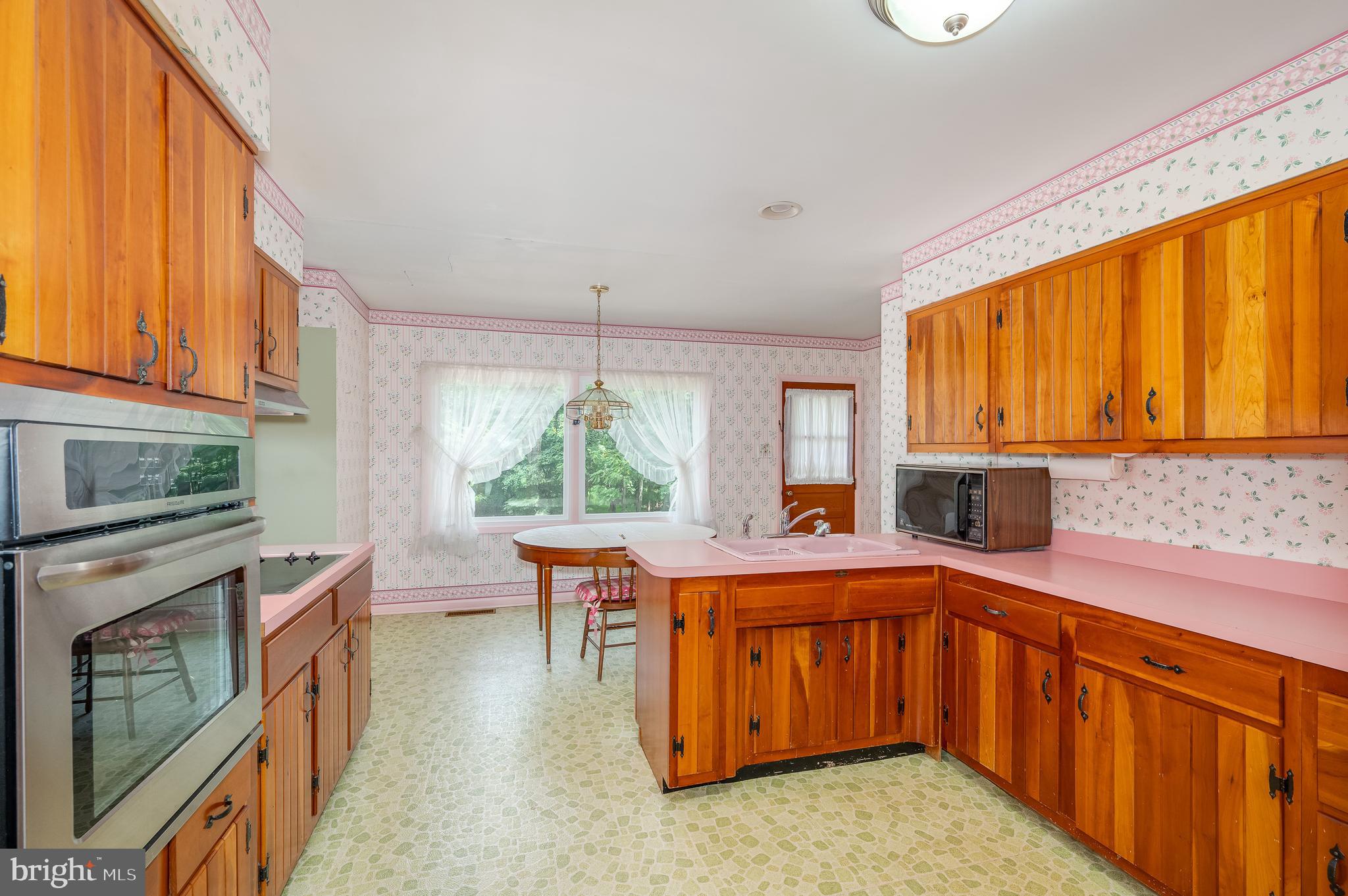 7663 Summit Point Road Charles Town, WV 25414 - Photo 36 of 68 KITCHEN