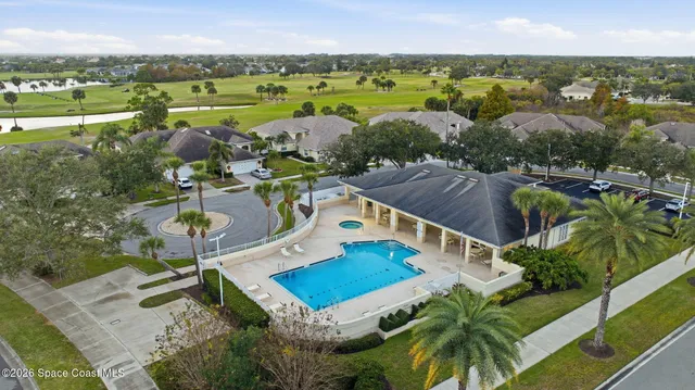 a view of a tennis court