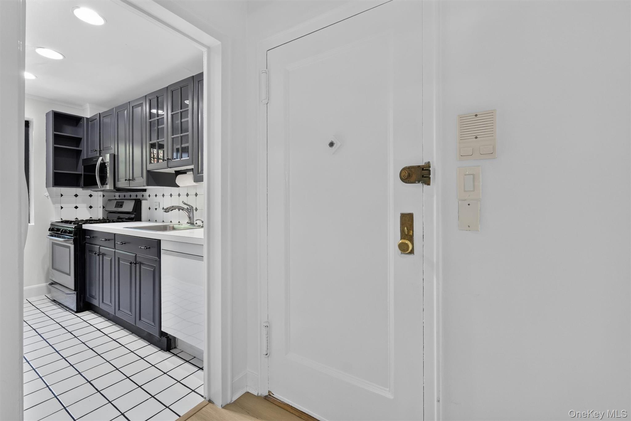 6 Manchester Road, Unit 2L Eastchester, NY 10709 - Photo 5 of 41 Gallery Image 5