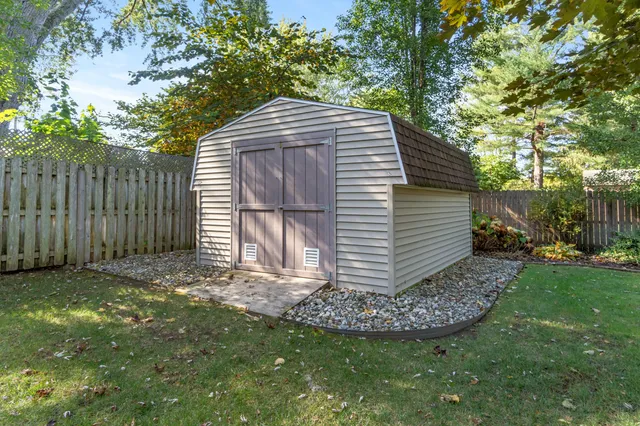 $258,000 | 1950 Catalina Avenue, Jackson, MI 49201