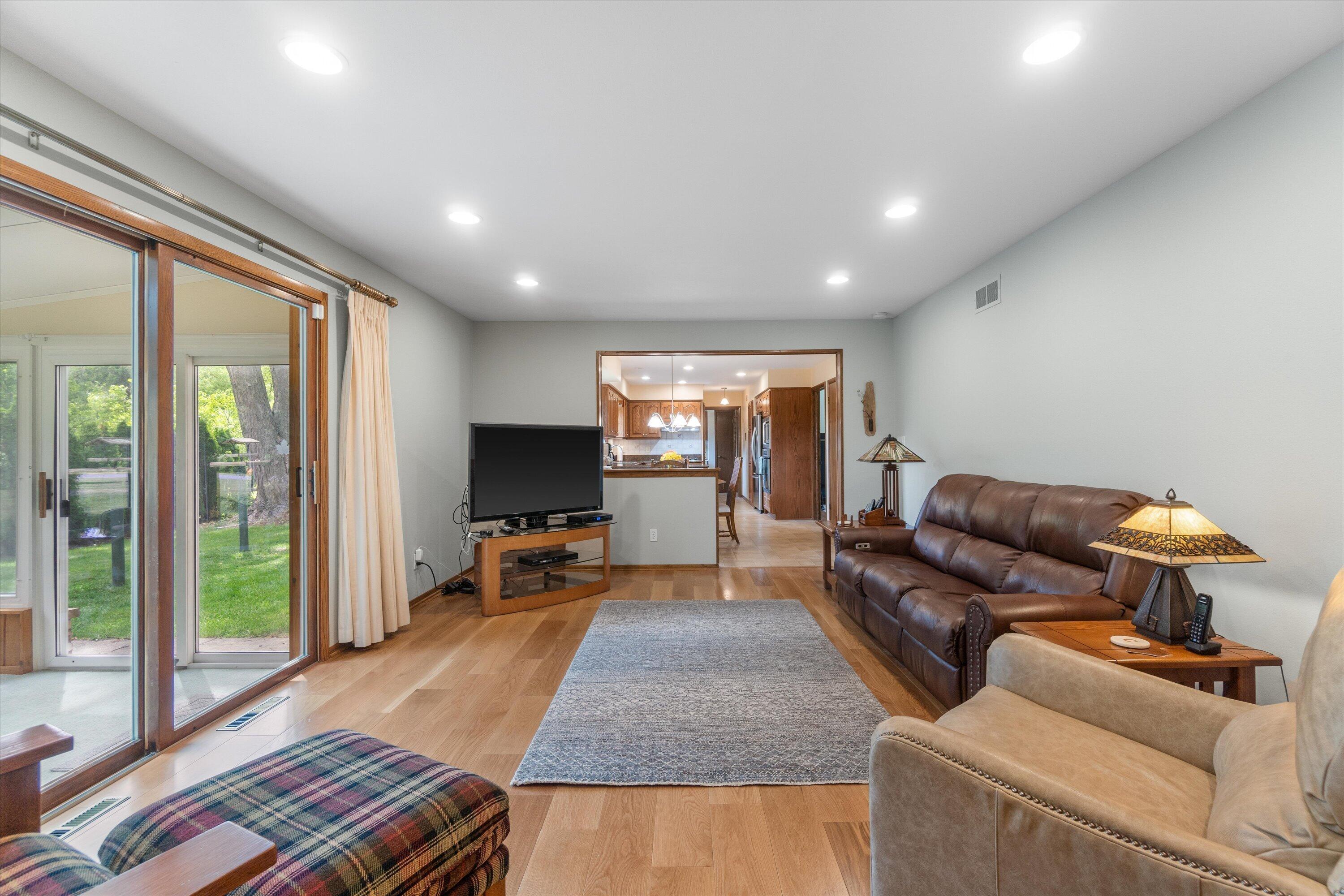 15655 Monet Court Brookfield, WI 53005 - Photo 20 of 60 38-DSC05310