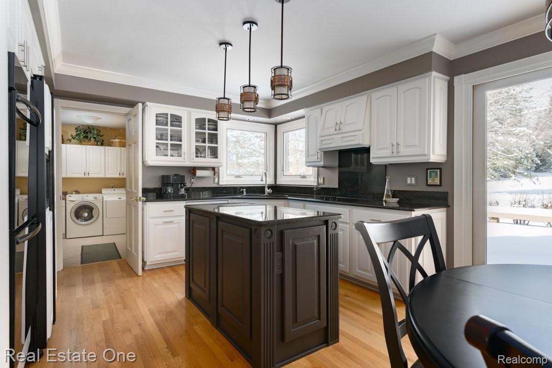 4727 Rivers Edge Drive Troy, MI 48098 - Photo 9 of 42 4727-Rivers-Edge-Dr-13.jpg