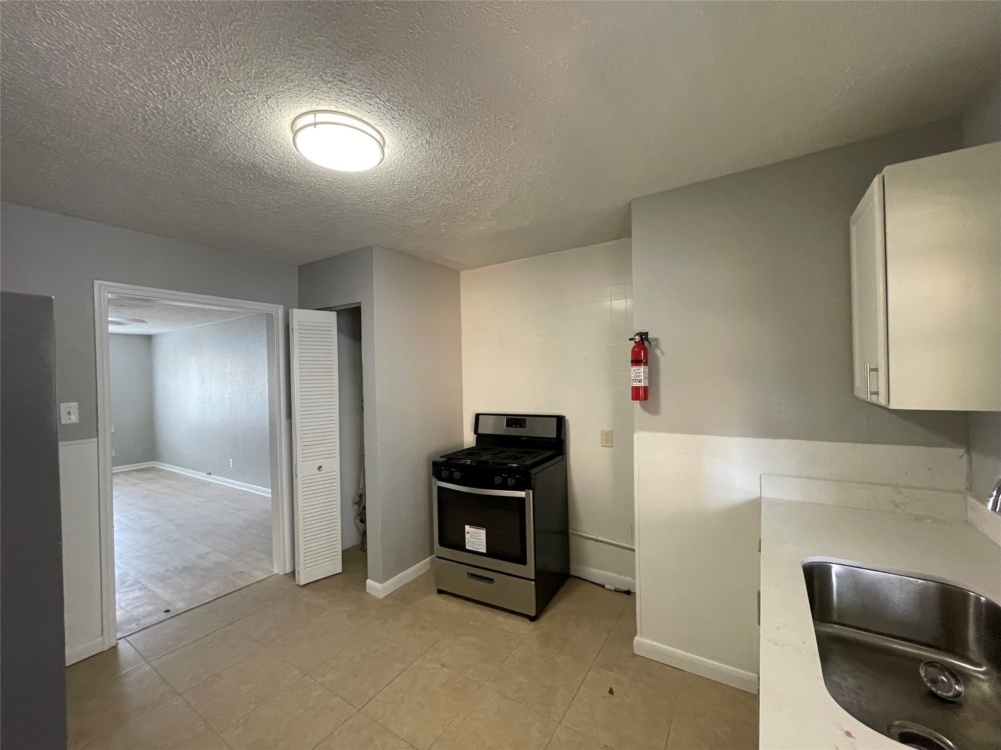 2411 Bastrop Street, Unit 4 Houston, TX 77004 - Photo 4 of 7 pictures of a model unit