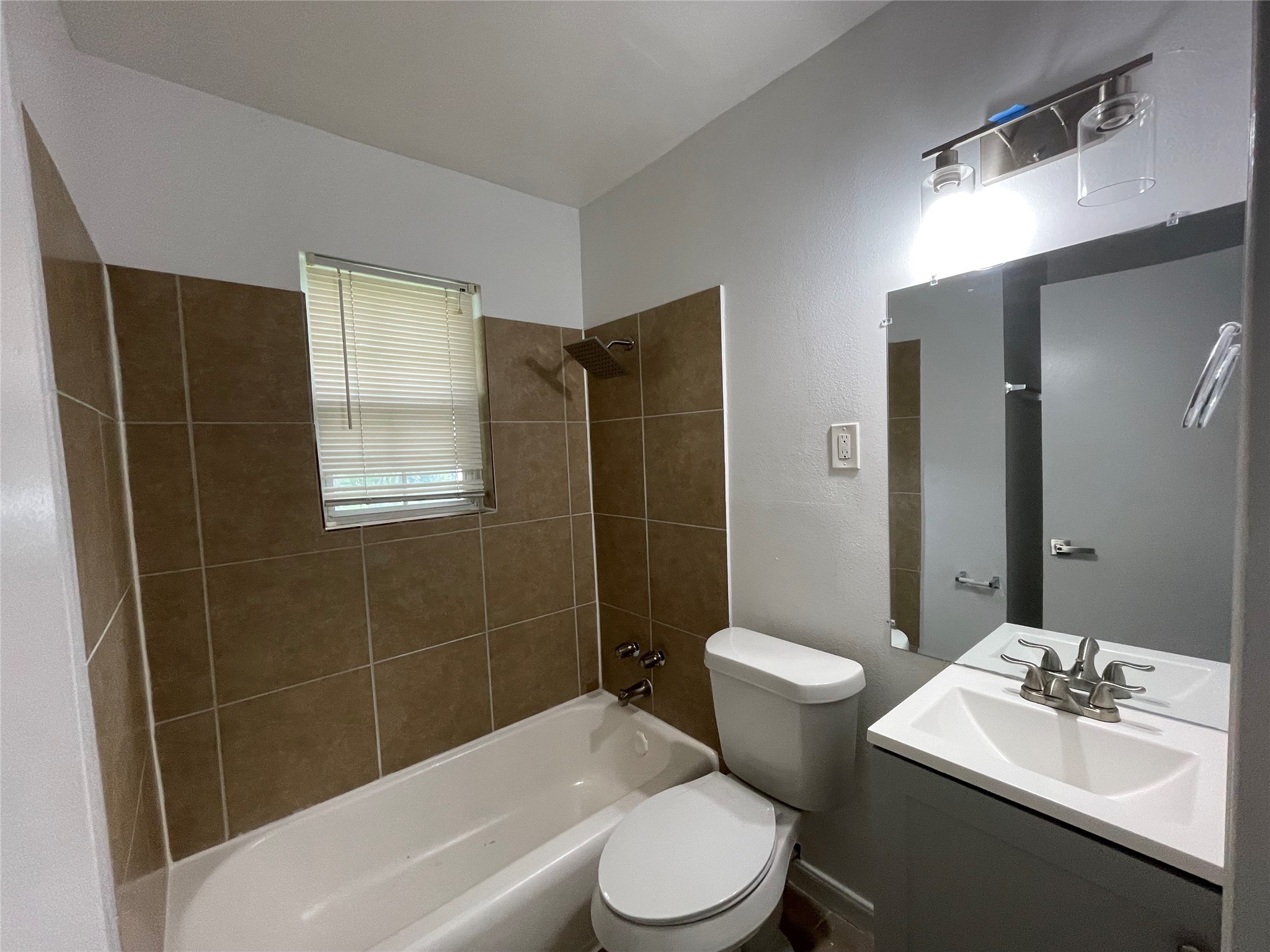 2411 Bastrop Street, Unit 4 Houston, TX 77004 - Photo 5 of 7 pictures of a model unit