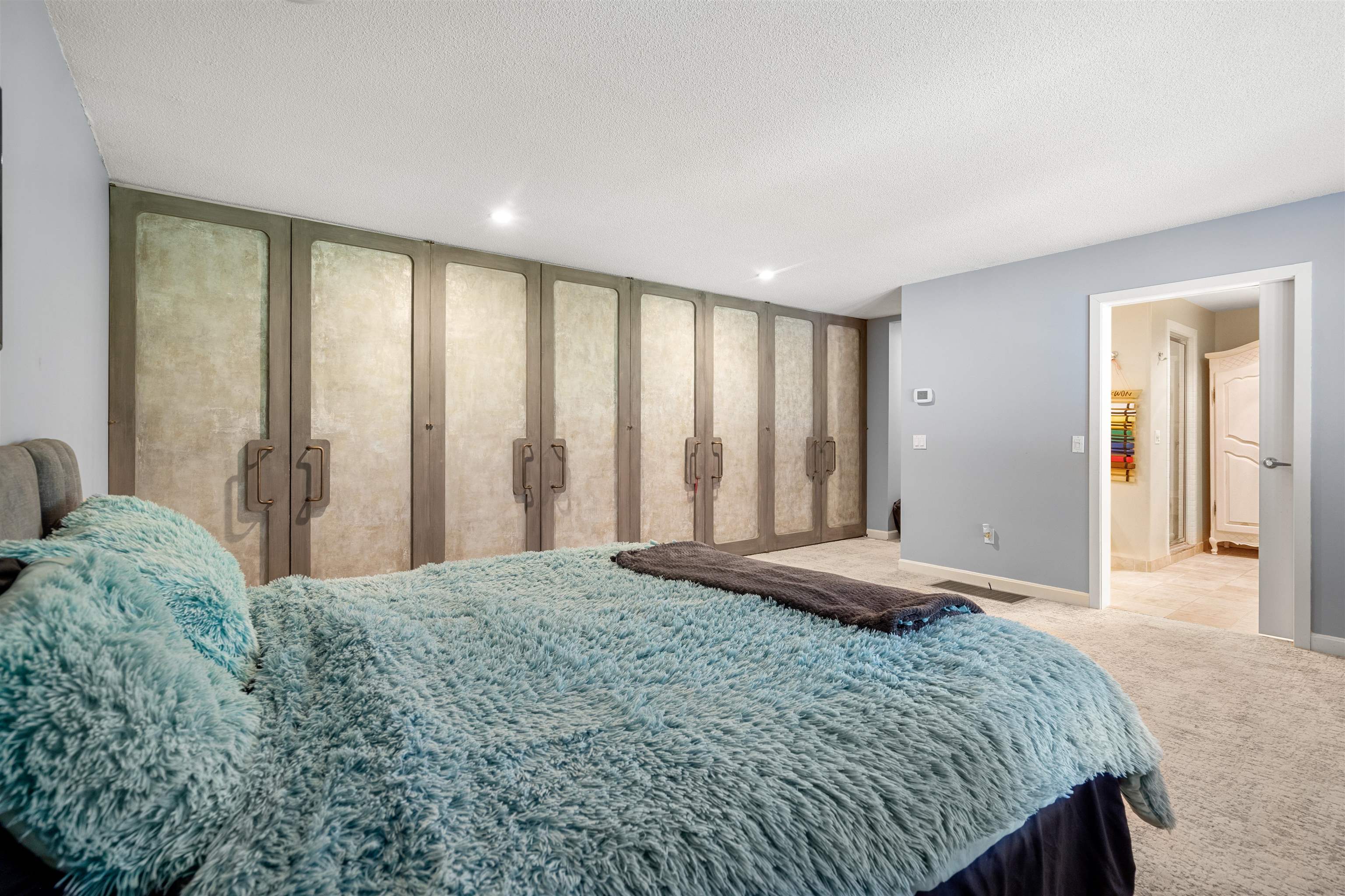 92 Riverview Park Road Manchester, NH 03102 - Photo 8 of 40 Gallery Image 8