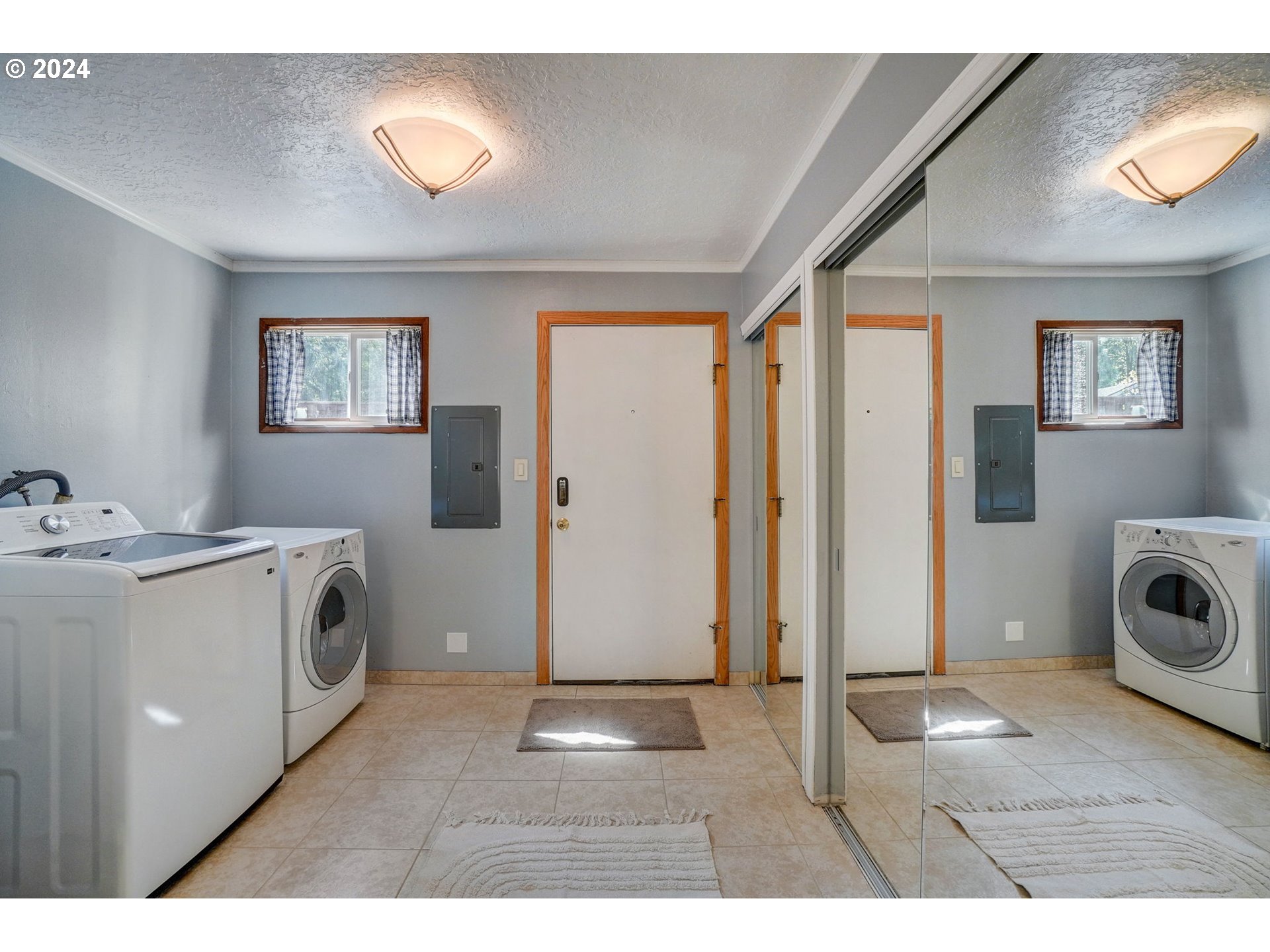 6735 Southwest Capitol Hill Road, Unit 4 Portland, OR 97219 - Photo 6 of 19 Gallery Image 6