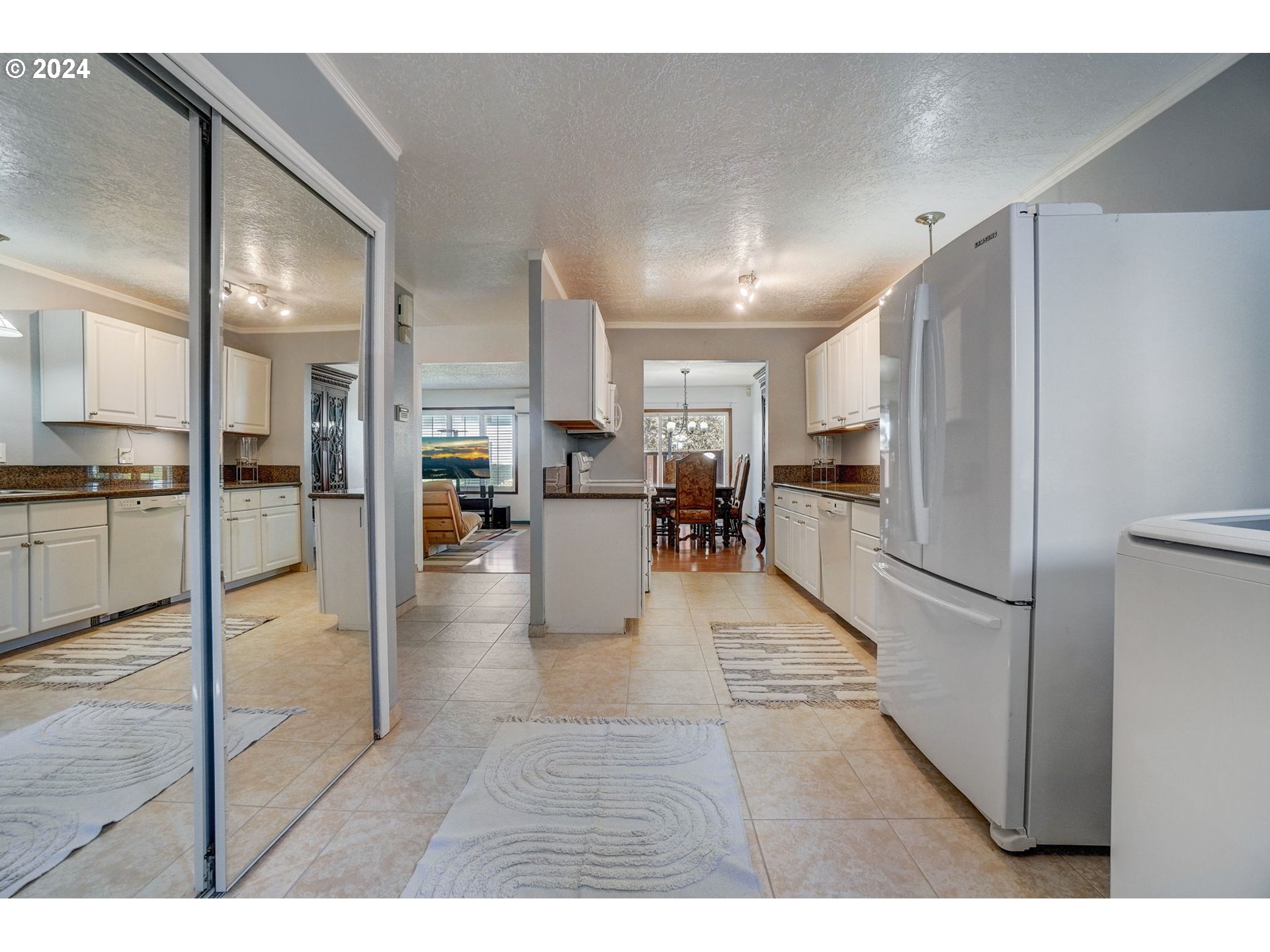 6735 Southwest Capitol Hill Road, Unit 4 Portland, OR 97219 - Photo 7 of 19 Gallery Image 7