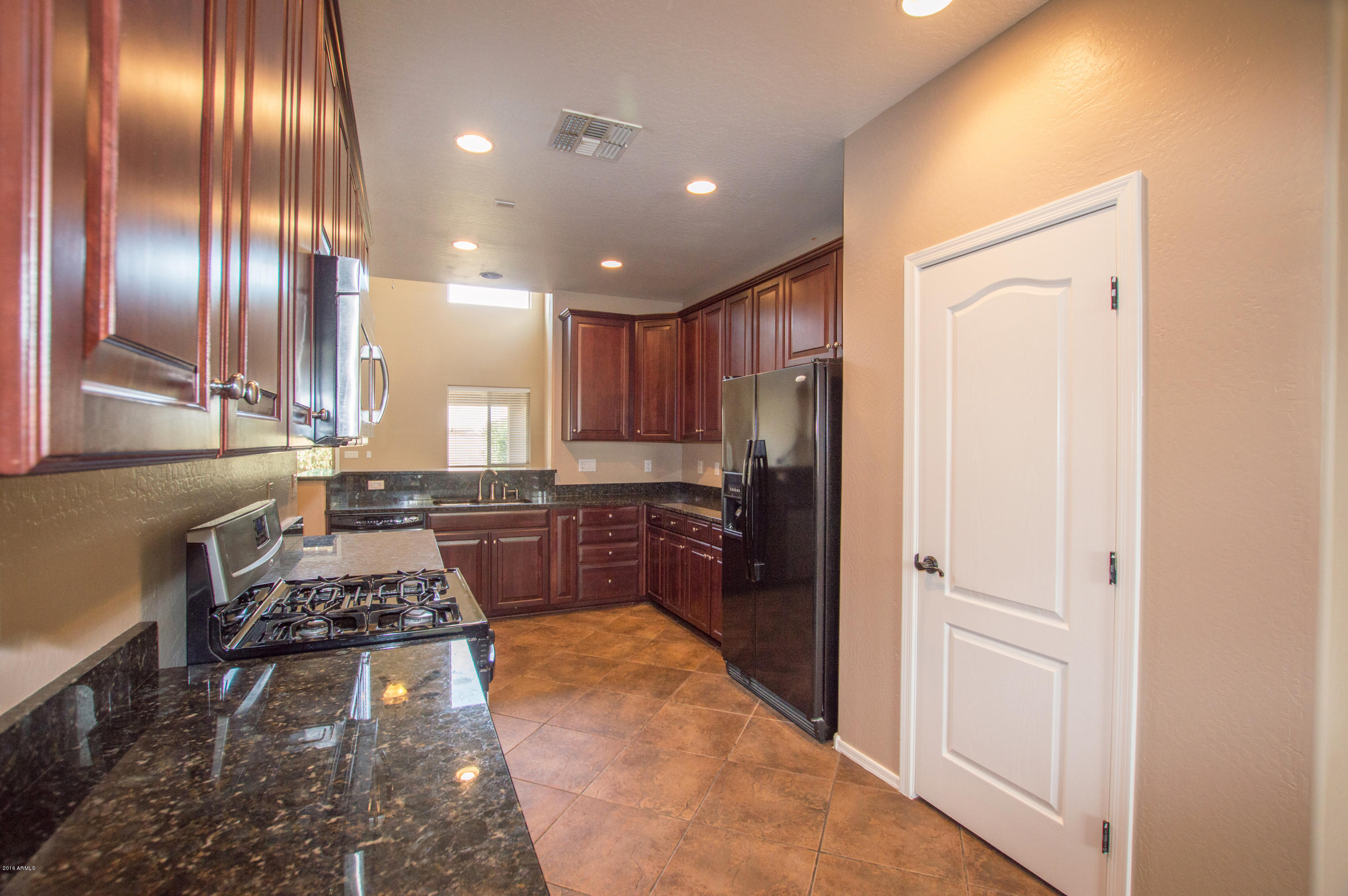 19090 North Lariat Road Maricopa, AZ 85138 - Photo 3 of 30 03 Kitchen