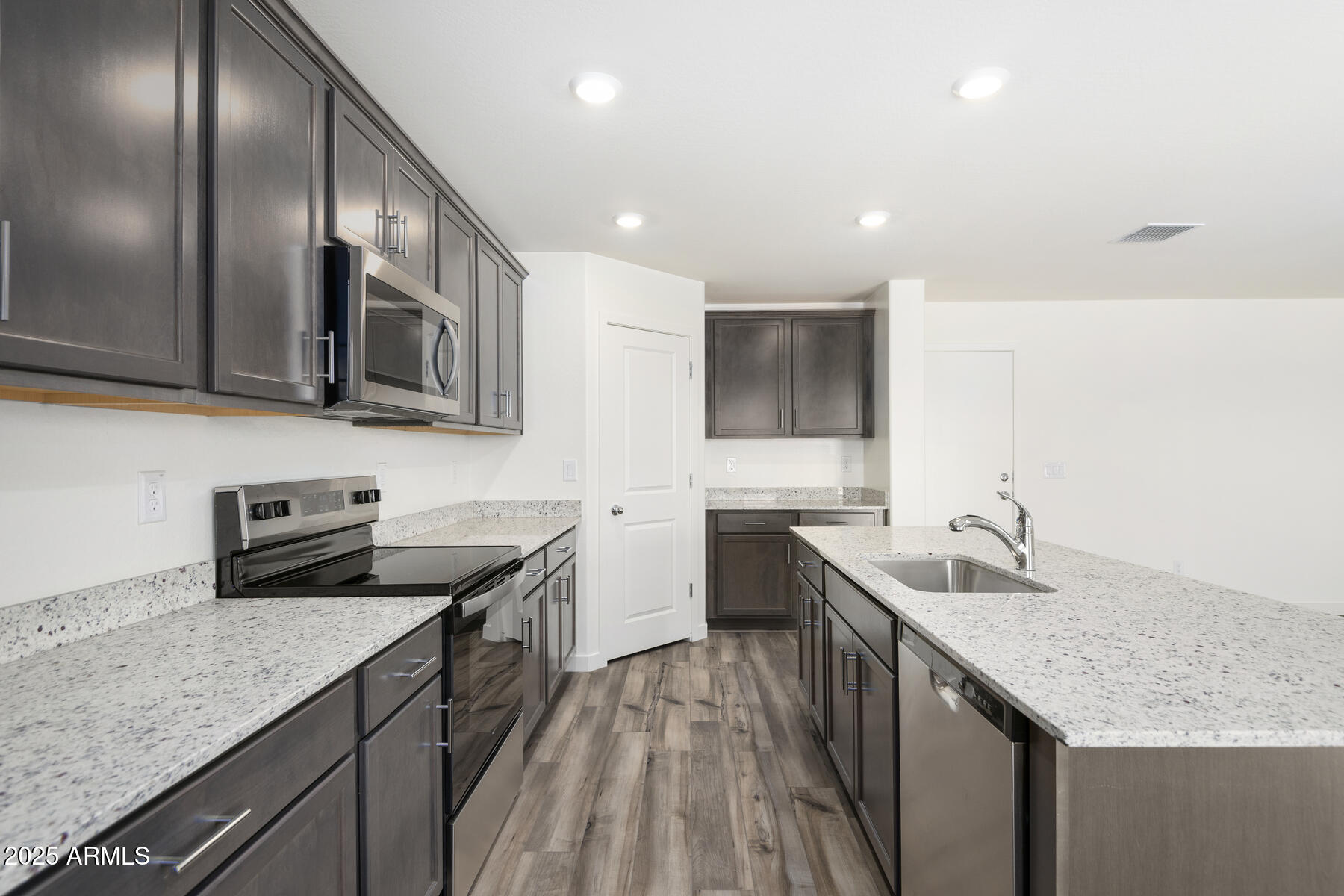 1074 West Virginia Avenue Florence, AZ 85132 - Photo 10 of 27 Southwest_Stafford_R_014