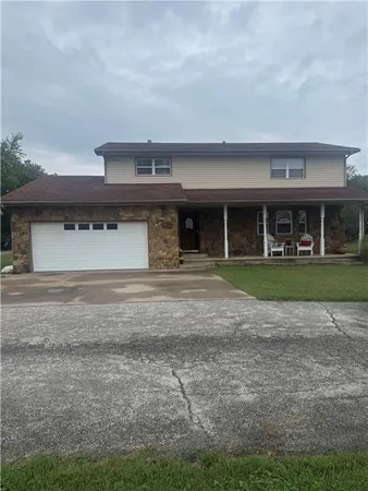 $799,000 | 521 East McKay Street, Frontenac, KS 66763