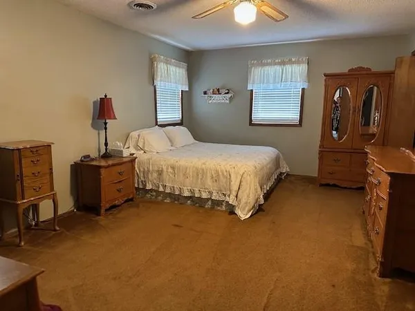 $799,000 | 521 East McKay Street, Frontenac, KS 66763