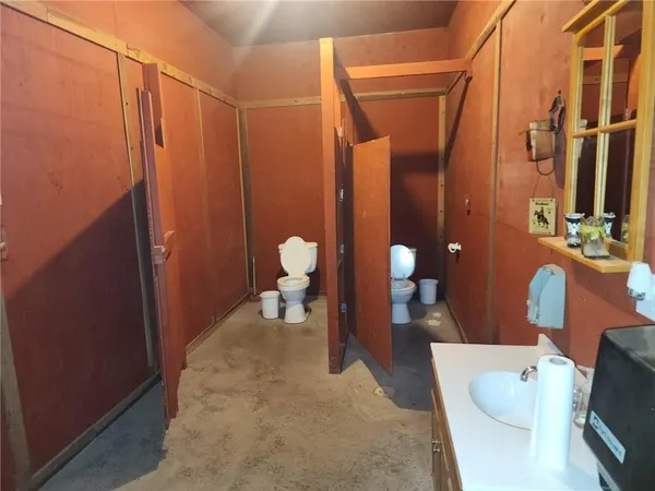 $799,000 | 521 East McKay Street, Frontenac, KS 66763