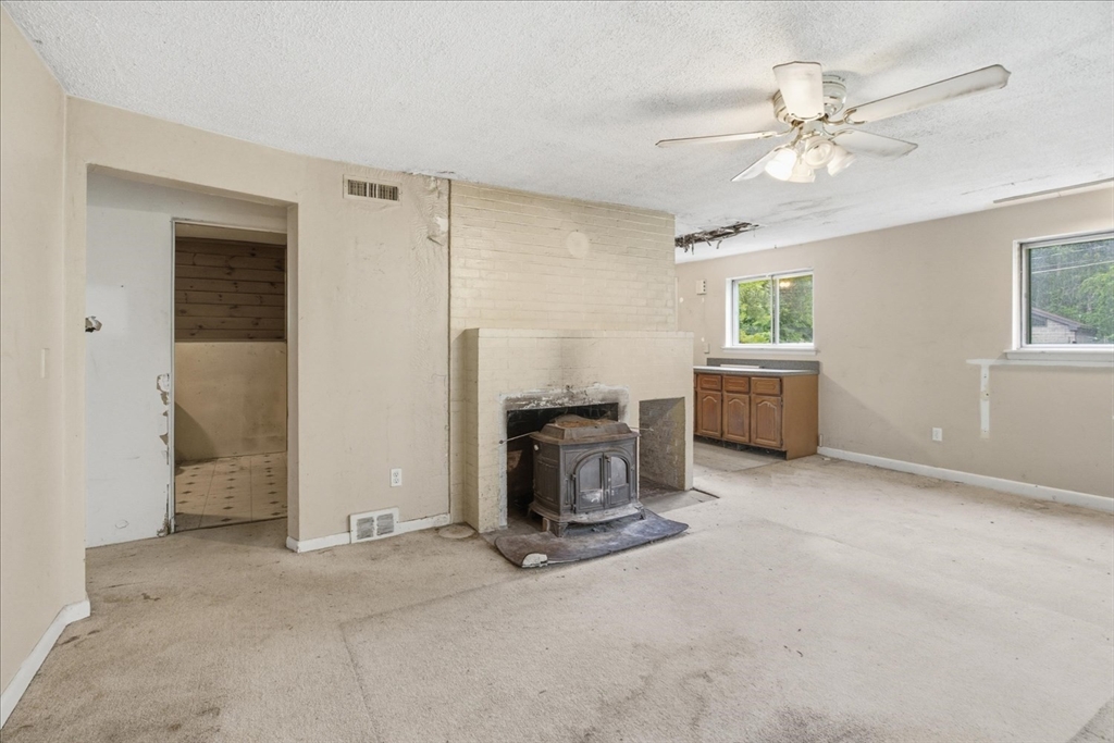40 Maple Street Holliston, MA 01746 - Photo 6 of 22