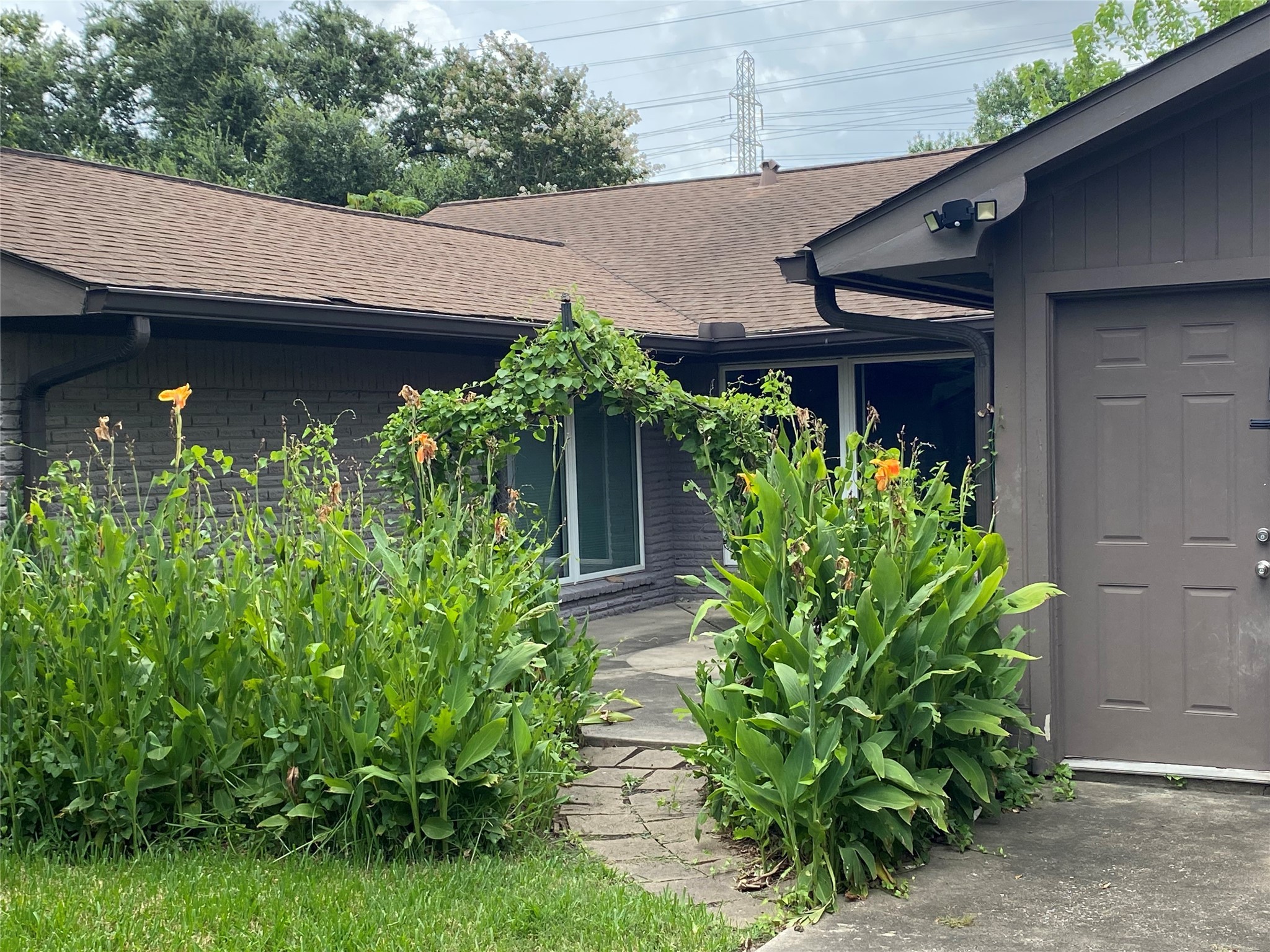 9614 Greenwillow Street Houston, TX 77096 - Photo 32 of 34 a view of house with potted plants and a table
