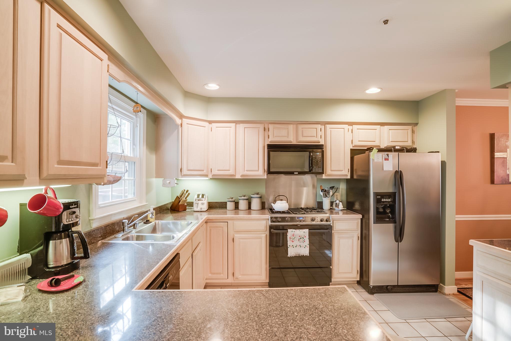 10922 Rocky Mt Way Silver Spring, MD 20902 - Photo 12 of 27 Kitchen
