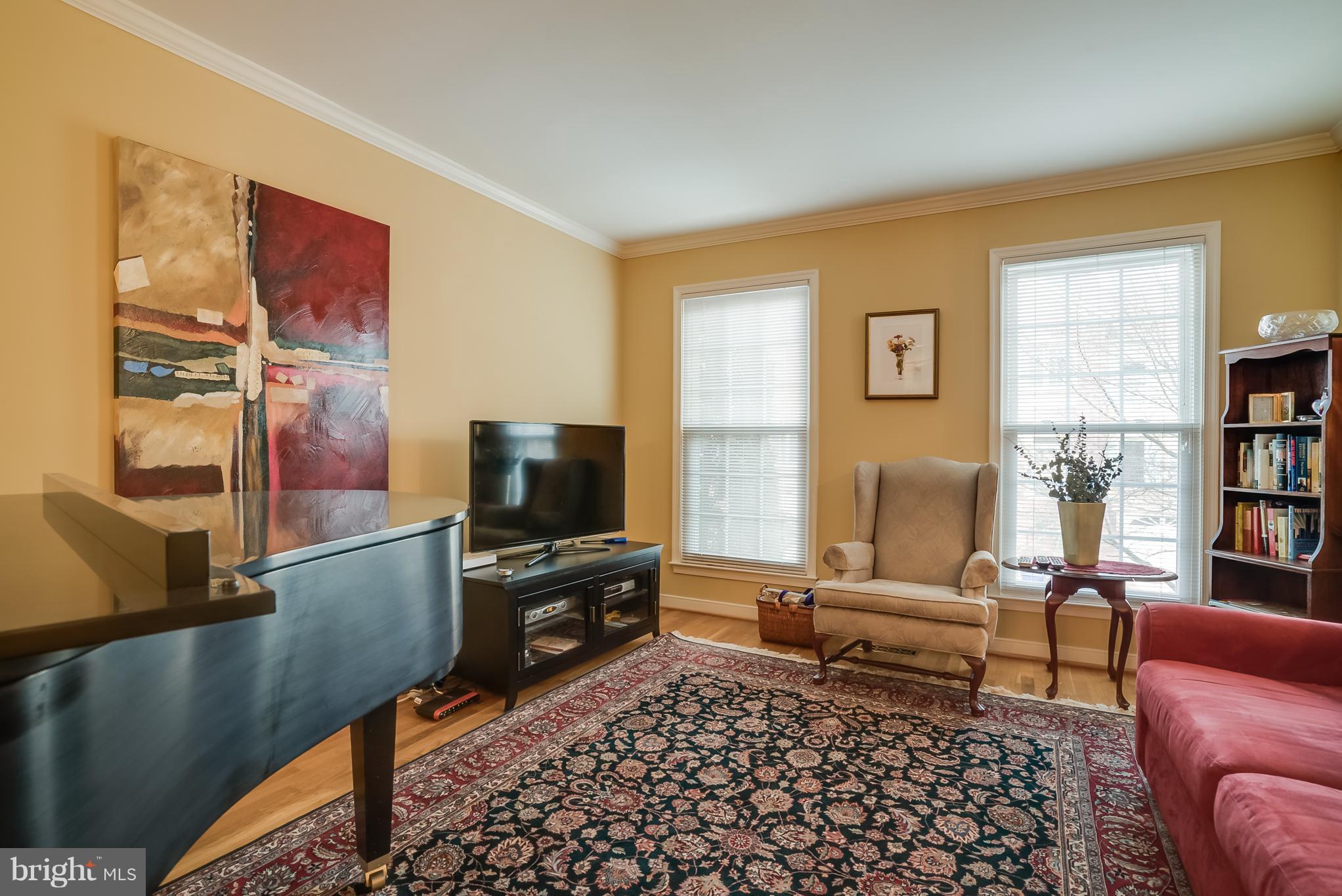 10922 Rocky Mt Way Silver Spring, MD 20902 - Photo 3 of 27 Living Room