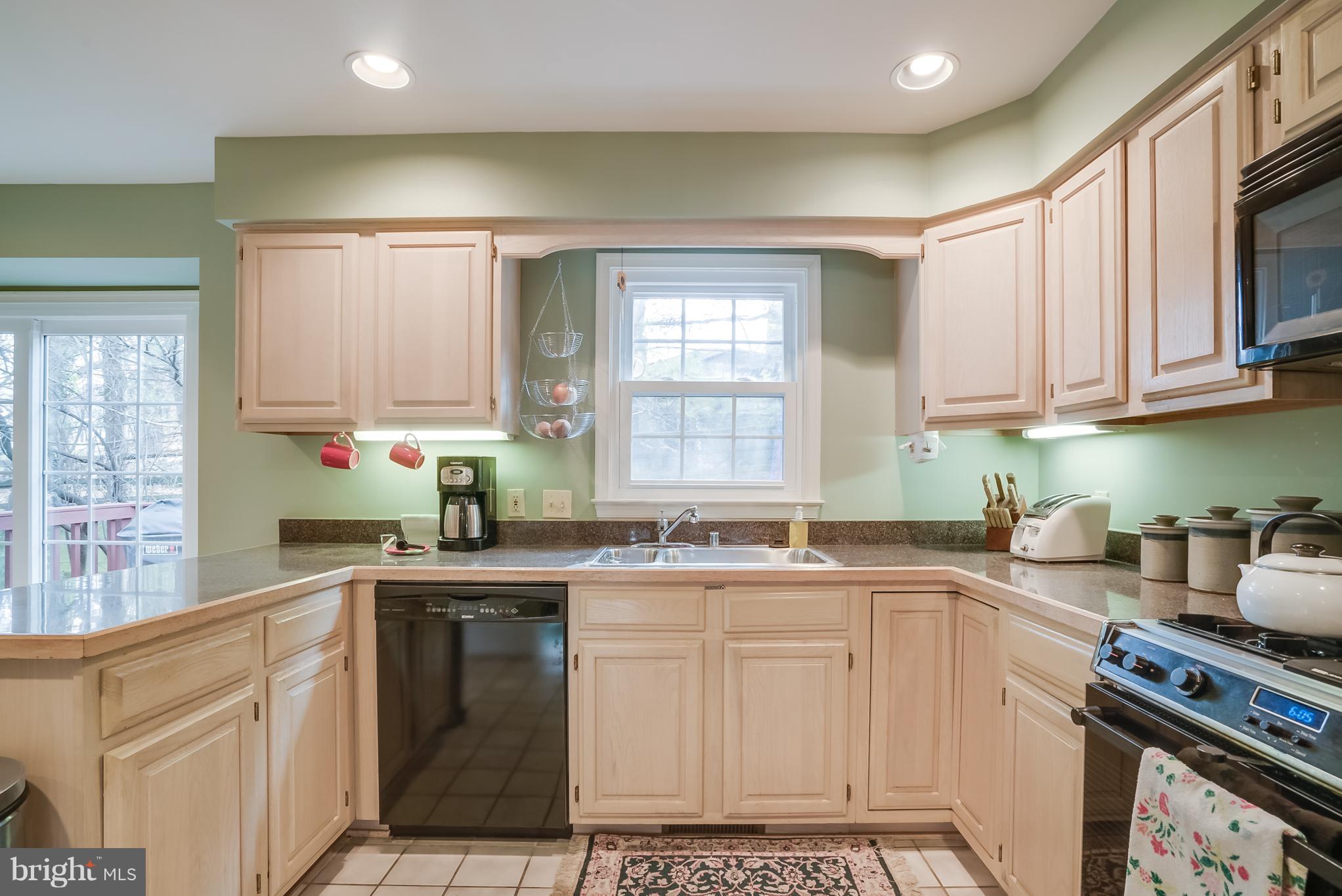 10922 Rocky Mt Way Silver Spring, MD 20902 - Photo 10 of 27 Kitchen