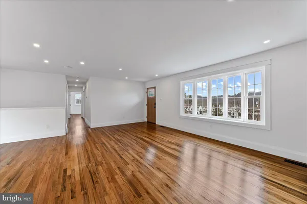 a view of a backyard with wooden floor