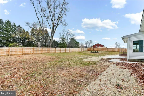 a black and white photo of a living room