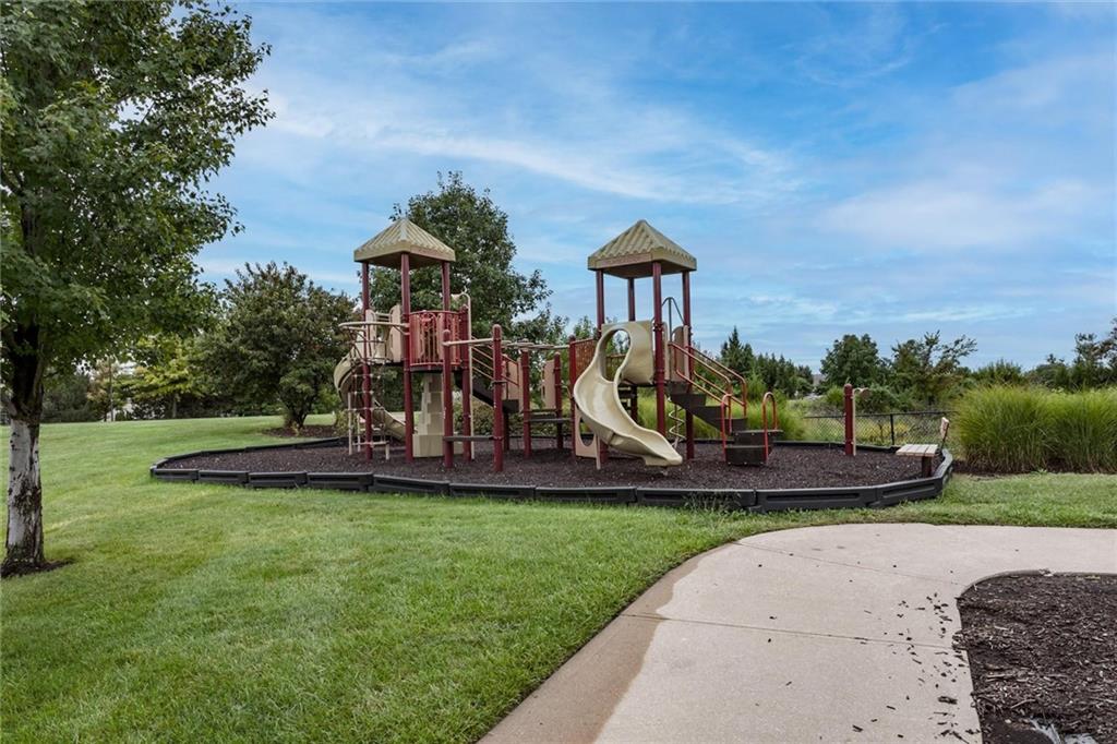 8948 Inkster Lenexa, KS 66227 - Photo 27 of 29 Gallery Image 27