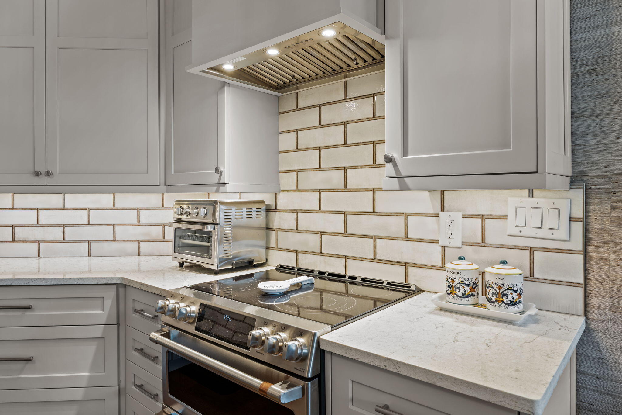 2 Wharfside Street, Unit 5E Charleston, SC 29401 - Photo 17 of 35 16-web-or-mls-470A3998