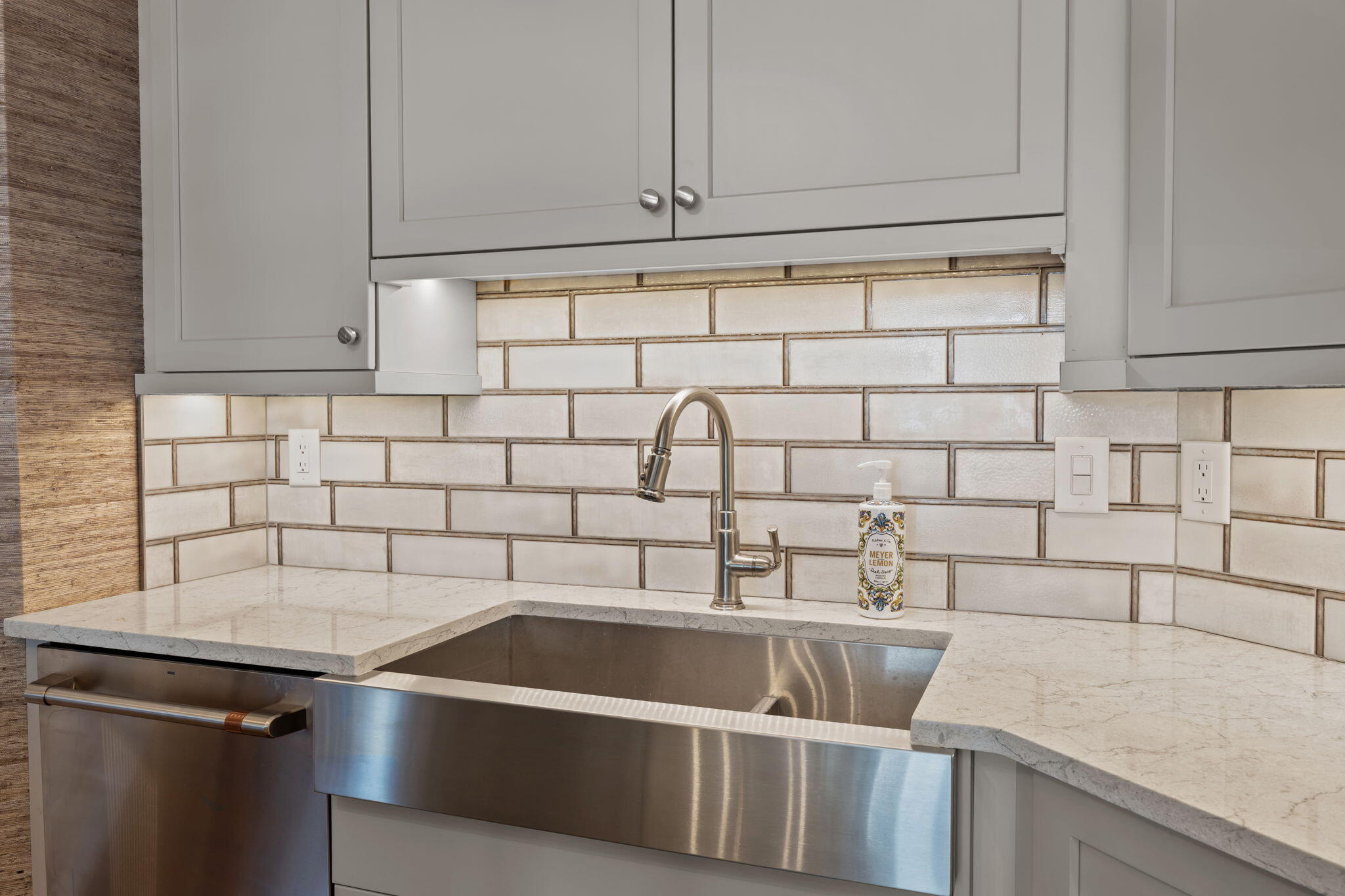 2 Wharfside Street, Unit 5E Charleston, SC 29401 - Photo 18 of 35 17-web-or-mls-470A4001