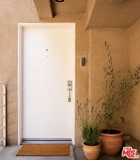 $995,000 | 4434 Moorpark Way, Unit 104, Toluca Lake, CA 91602