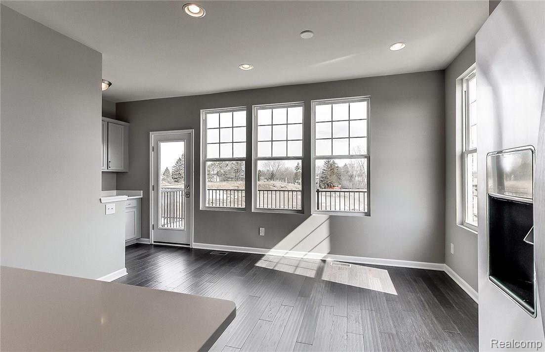 939 Barclay Circle Rochester, MI 48307 - Photo 10 of 24 Barrington Park - MI - Trenton Loft - Interior - 1920x1240 (12).jpg