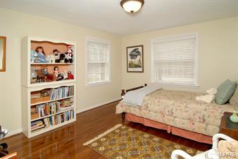 262 Babler Road Town and Country, MO 63141 - Photo 17 of 24 Gallery Image 17