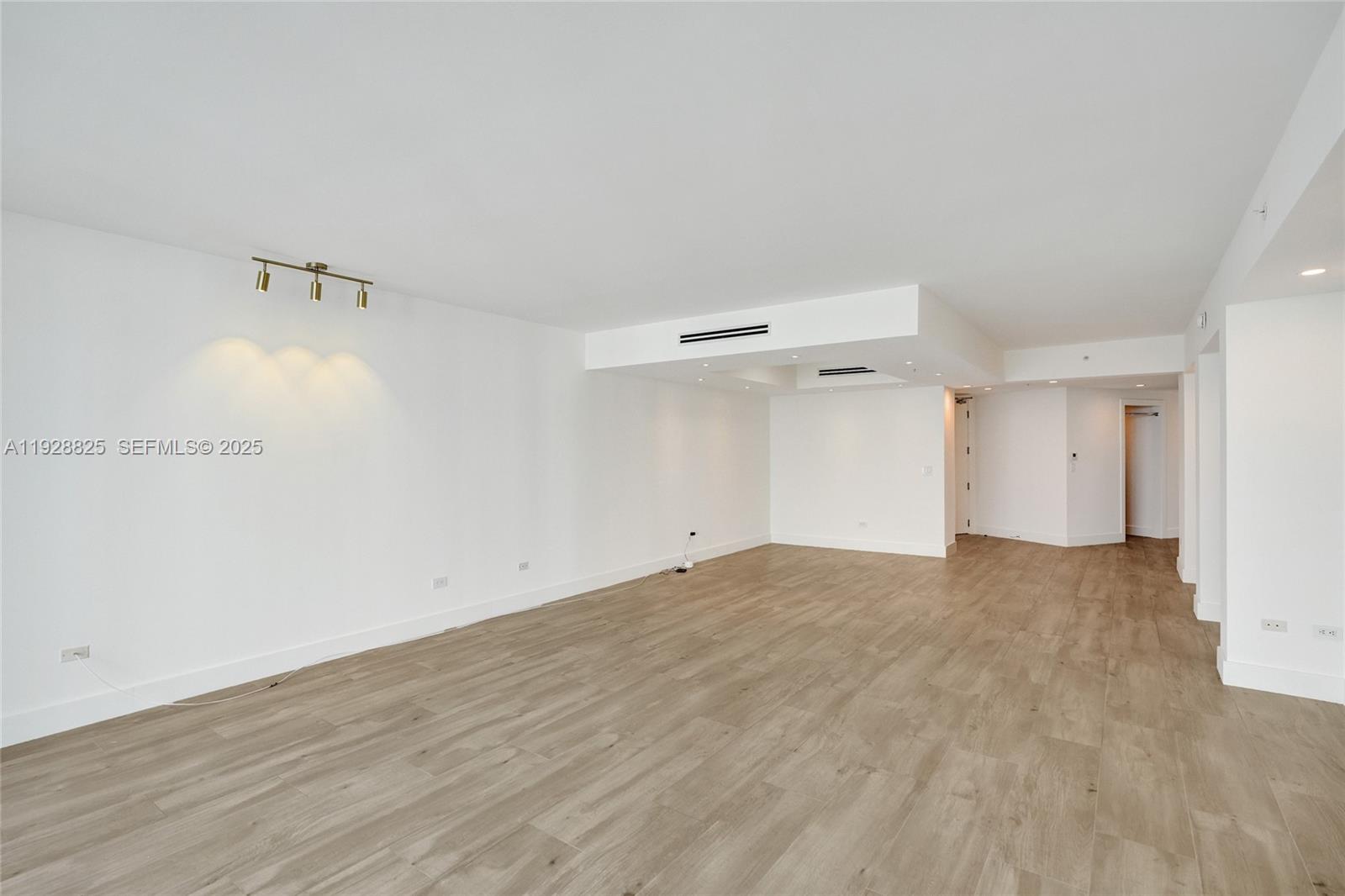 848 Brickell Key Drive, Unit 3206 Miami, FL 33131 - Photo 16 of 93