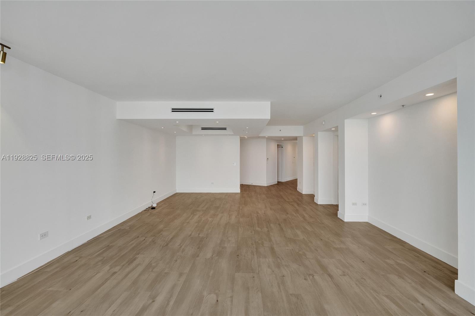 848 Brickell Key Drive, Unit 3206 Miami, FL 33131 - Photo 17 of 93