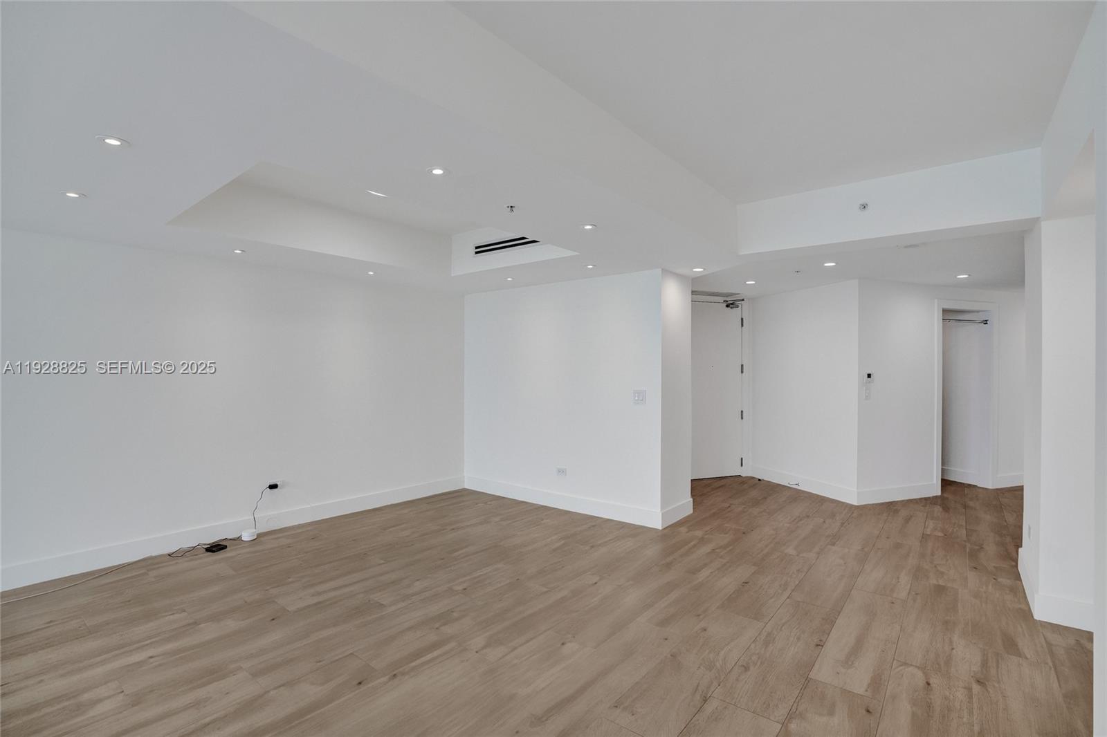 848 Brickell Key Drive, Unit 3206 Miami, FL 33131 - Photo 19 of 93 a view of an empty room