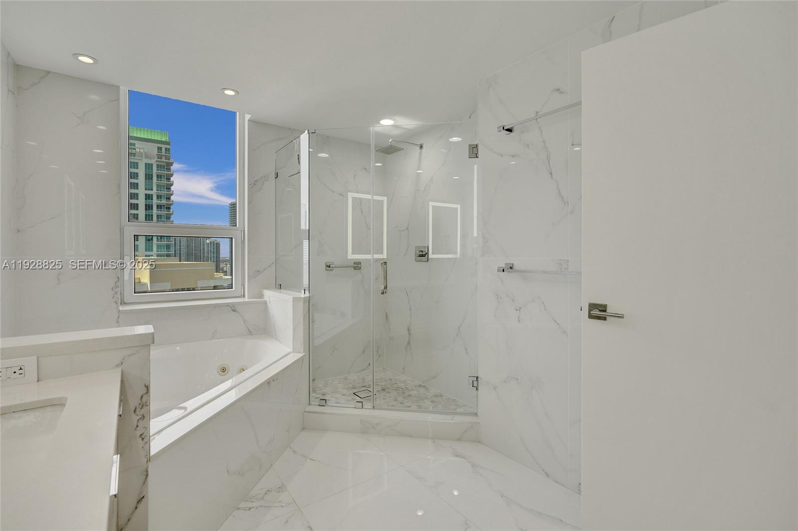 848 Brickell Key Drive, Unit 3206 Miami, FL 33131 - Photo 36 of 93