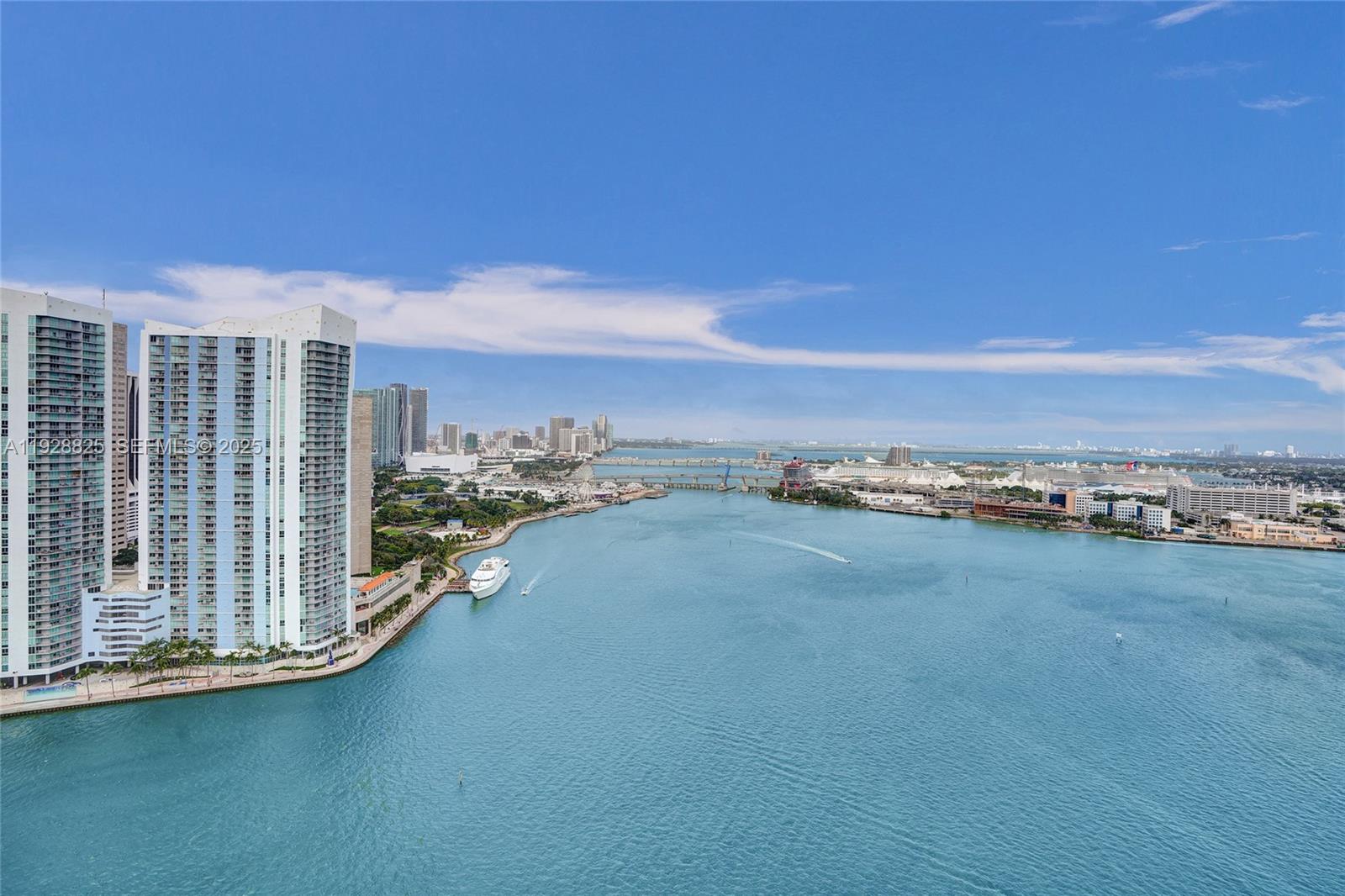 848 Brickell Key Drive, Unit 3206 Miami, FL 33131 - Photo 5 of 93