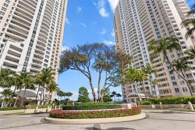 $12,750 | 848 Brickell Key Drive, Unit 3206, Miami, FL 33131
