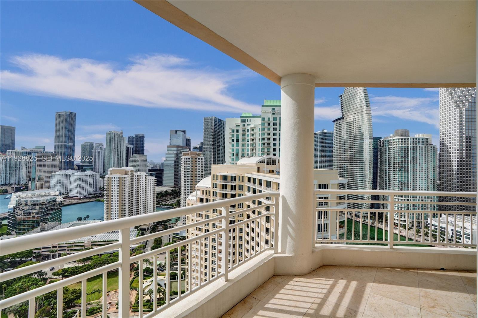 848 Brickell Key Drive, Unit 3206 Miami, FL 33131 - Photo 7 of 93