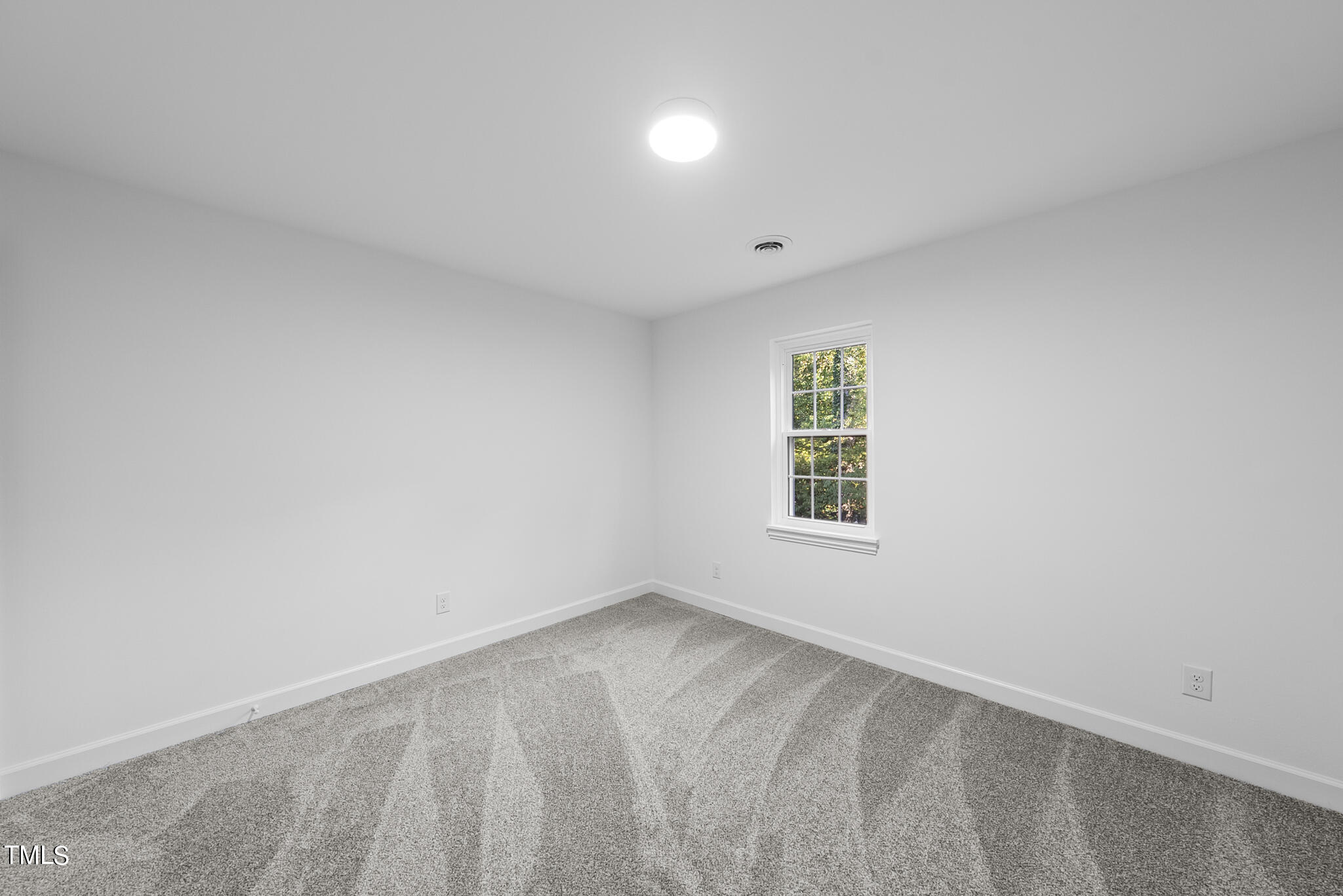 2115 Port Royal Road Raleigh, NC 27609 - Photo 26 of 50 an empty room with a window