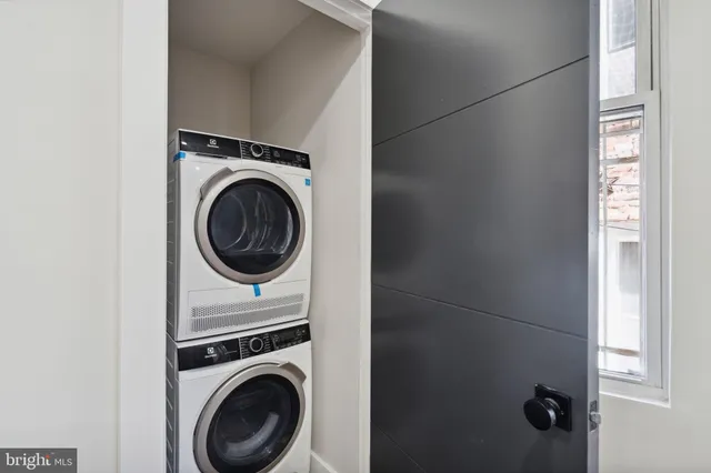 $1,945 | 1908 Pine Street, Unit 2, Philadelphia, PA 19103