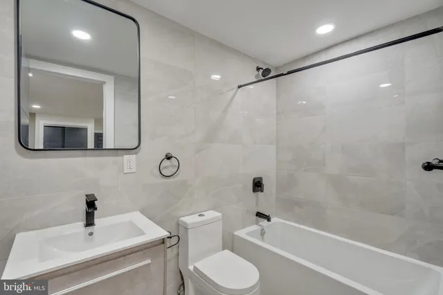 $1,945 | 1908 Pine Street, Unit 2, Philadelphia, PA 19103