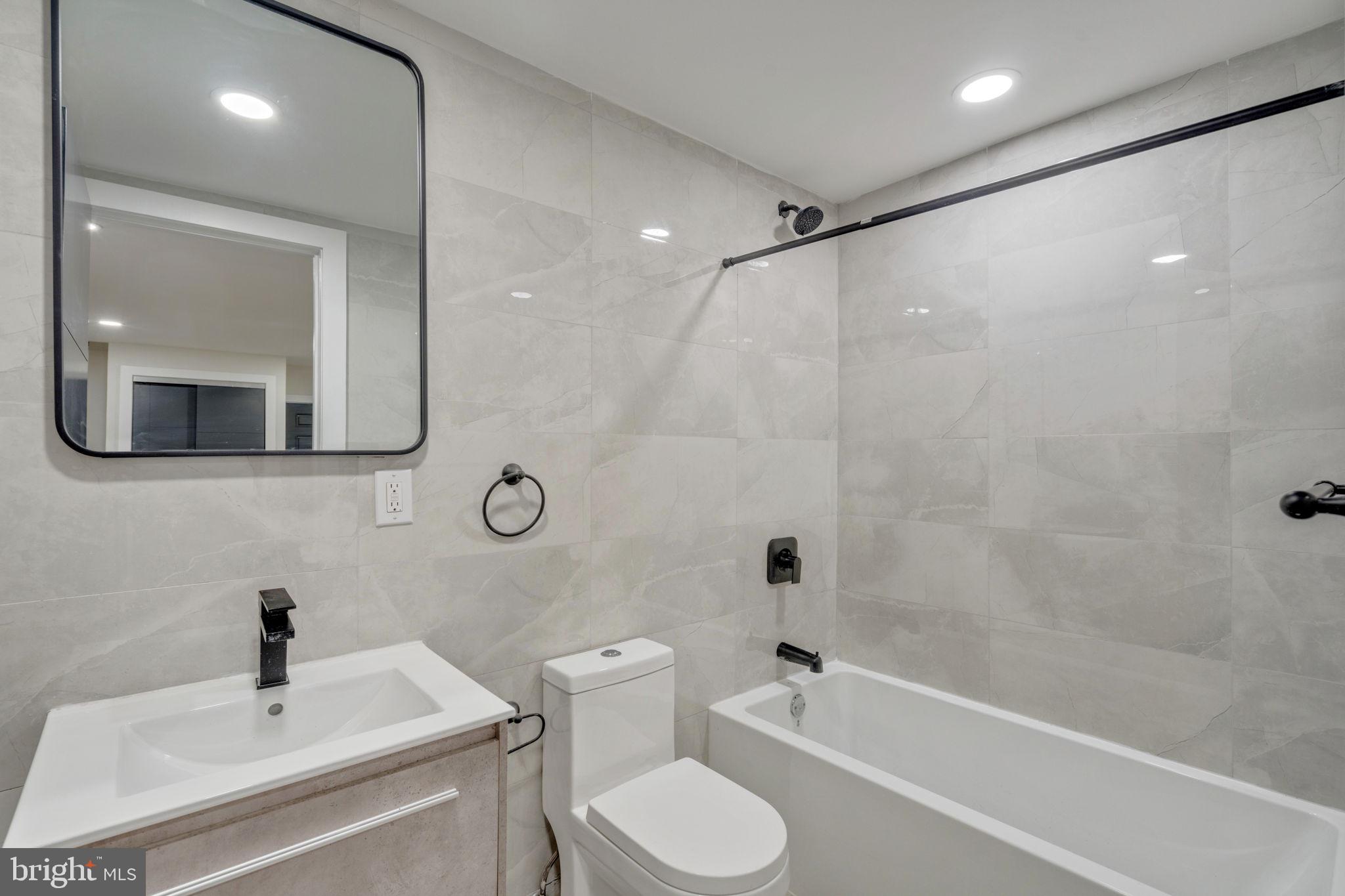 1908 Pine Street, Unit 2 Philadelphia, PA 19103 - Photo 10 of 16