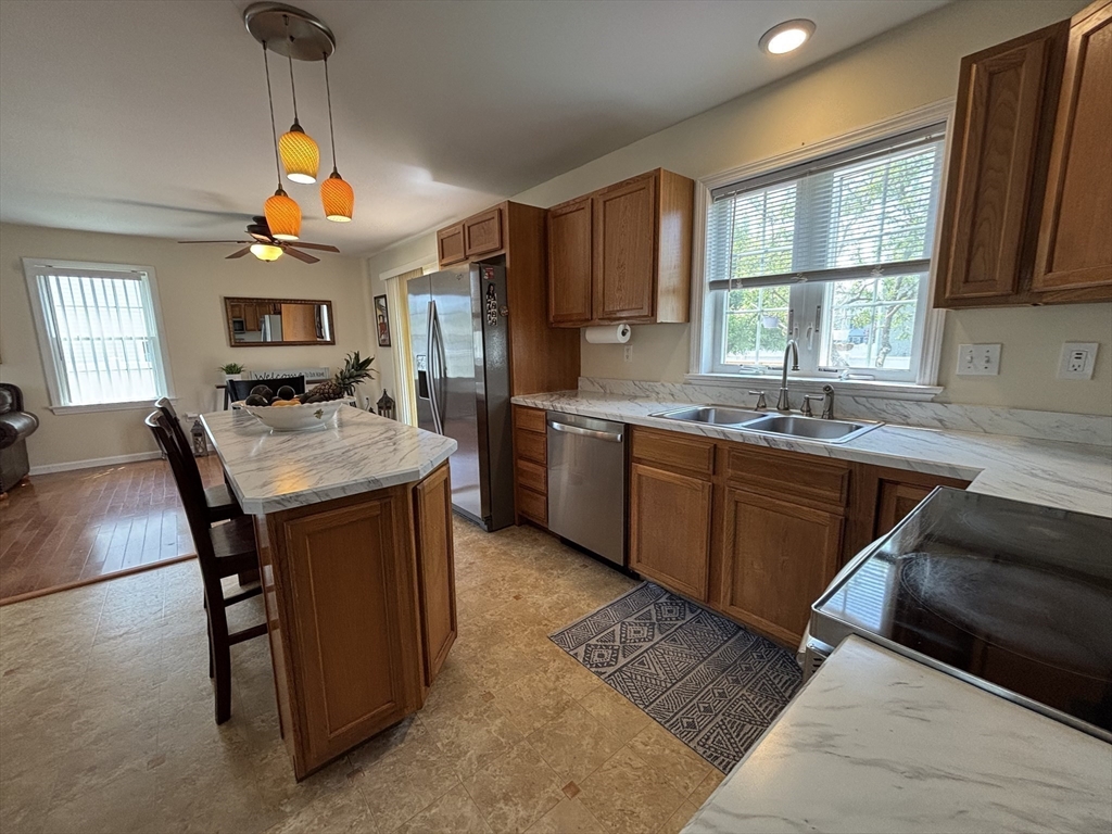 266 Christopher Drive Springfield, MA 01119 - Photo 9 of 24