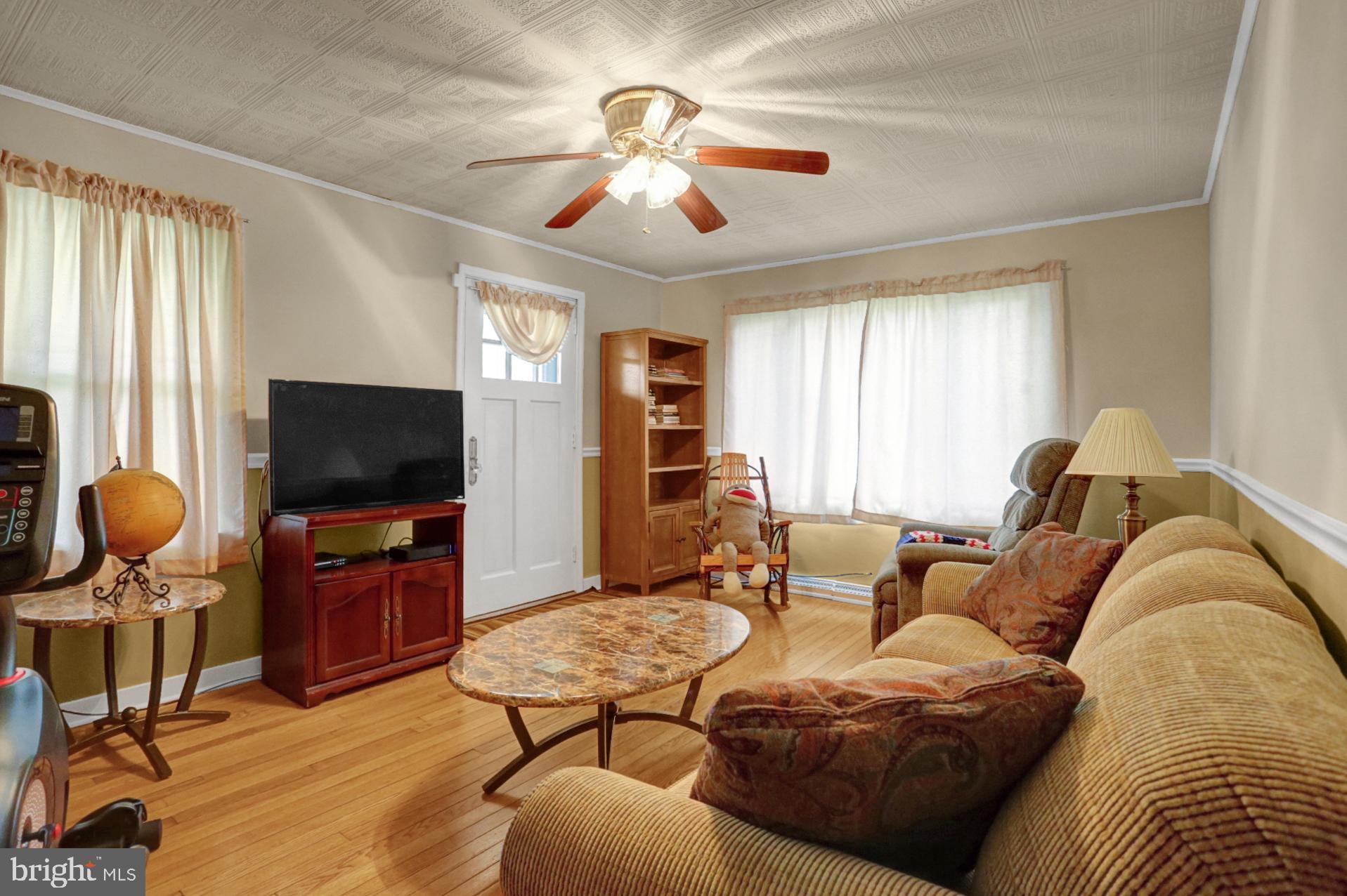 122 Diamond Street Reading, PA 19607 - Photo 3 of 29