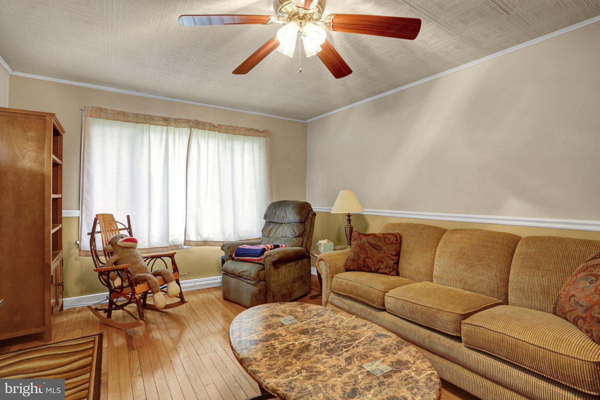 122 Diamond Street Reading, PA 19607 - Photo 4 of 29