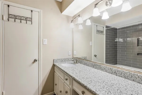 $2,000 | 8903 Wilson Reid Drive, Houston, TX 77040