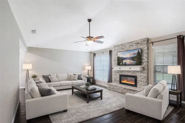 $2,000 | 8903 Wilson Reid Drive, Houston, TX 77040