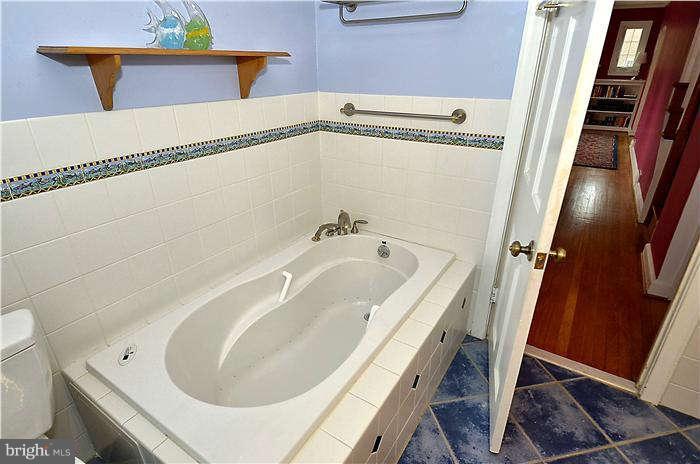 10200 Ridgemoor Drive Silver Spring, MD 20901 - Photo 14 of 28 Bath