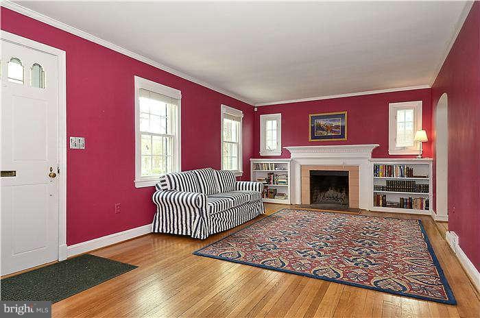 10200 Ridgemoor Drive Silver Spring, MD 20901 - Photo 2 of 28 Living Room
